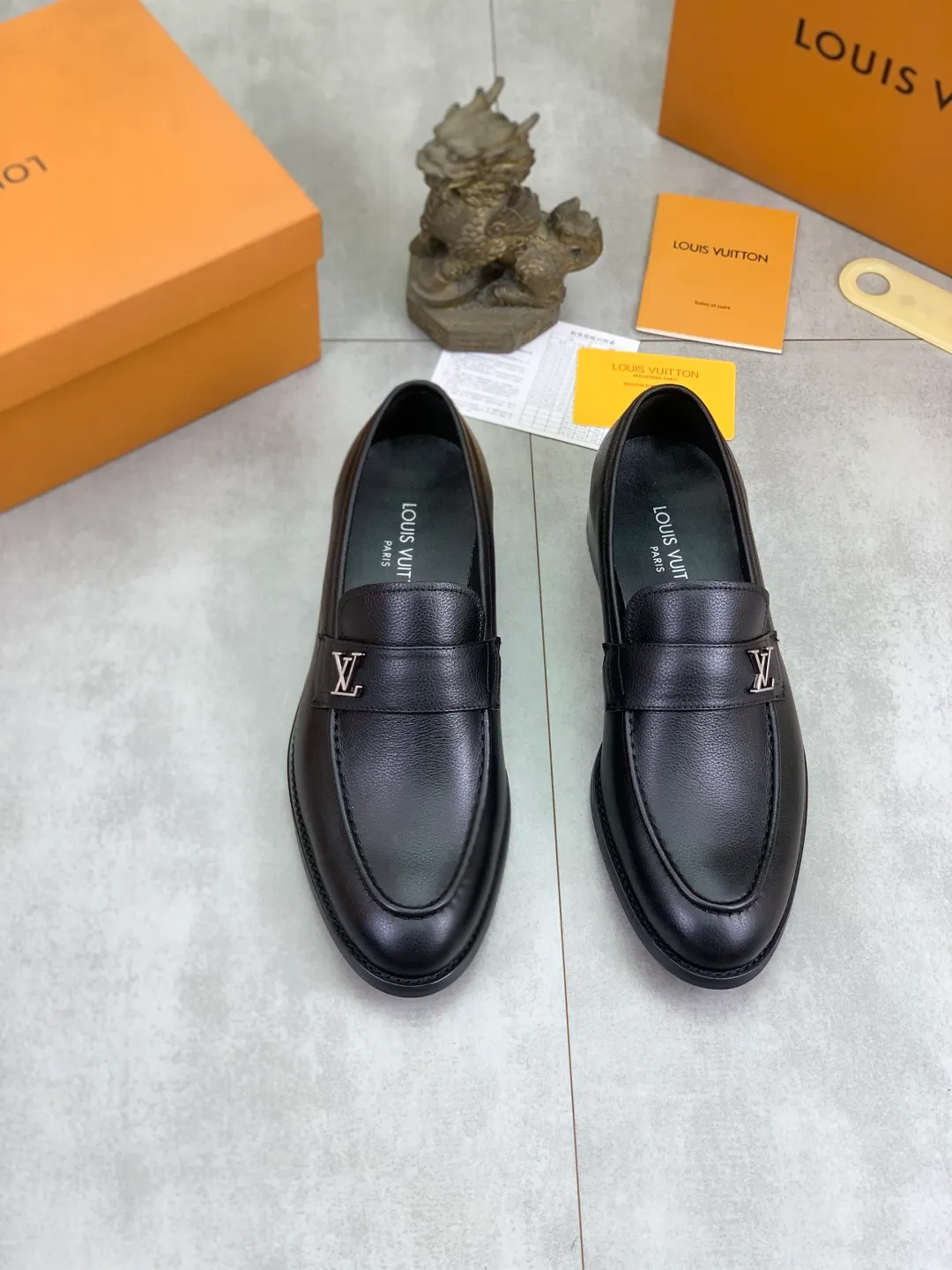 Men's Men's Shoes 💰P420 [New Style] 💰Yangli💎💎💎[Louis Vuitton] LV high-end men's formal business leather shoes, original order 1:1! Original imported calfskin, original metal buckle, imported sheepskin lining for feet, original outsole, men's shoe size: 39-45 (38.46 customized) black optional